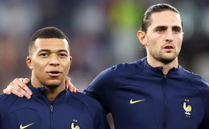Mbappe's star teammate at France under fire amid coach controversy: 'I'm not going to prostitute myself for a player'