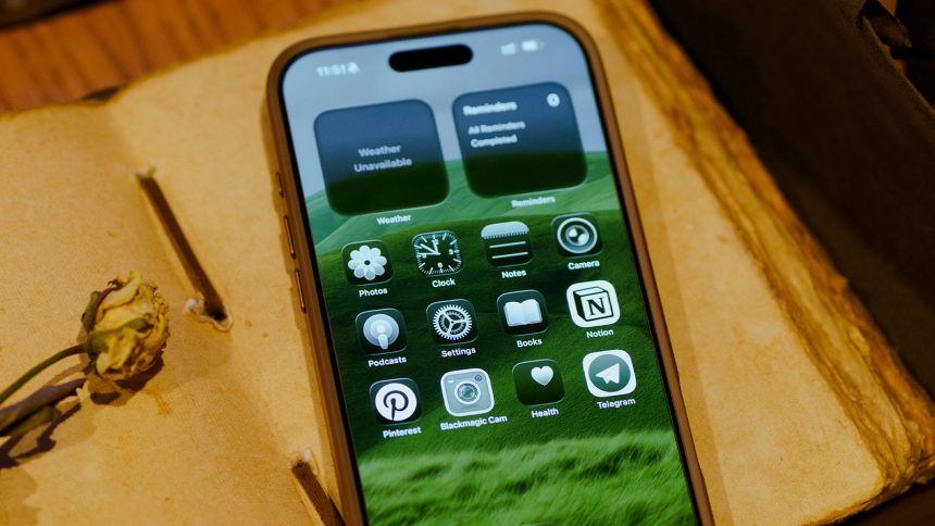 iOS 18 features are shown on various iPhones.