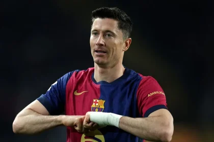 Why is Robert Lewandowski not playing for Barcelona against Real Oviedo in La Liga?