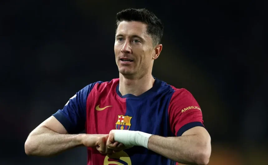 Why is Robert Lewandowski not playing for Barcelona against Real Oviedo in La Liga?