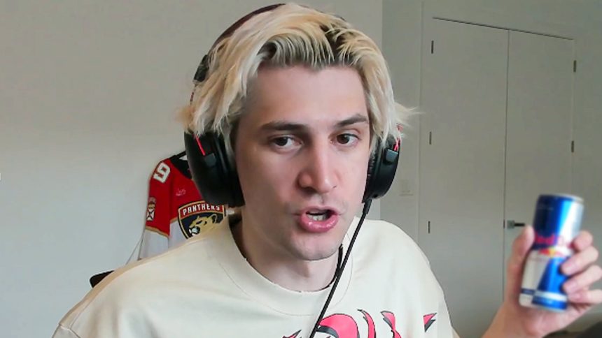 xqc wearing a grey hoodie streaming on twitch