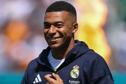 Kylian Mbappé reacts to PSG’s Champions League win over Barcelona with 6-word message for Hakimi