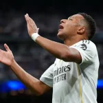 Video: Kylian Mbappe misses penalty vs. Barcelona after Szczesny makes stunning save