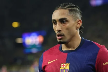 Why is Raphinha not playing for Barcelona vs. PSG in the UEFA Champions League?