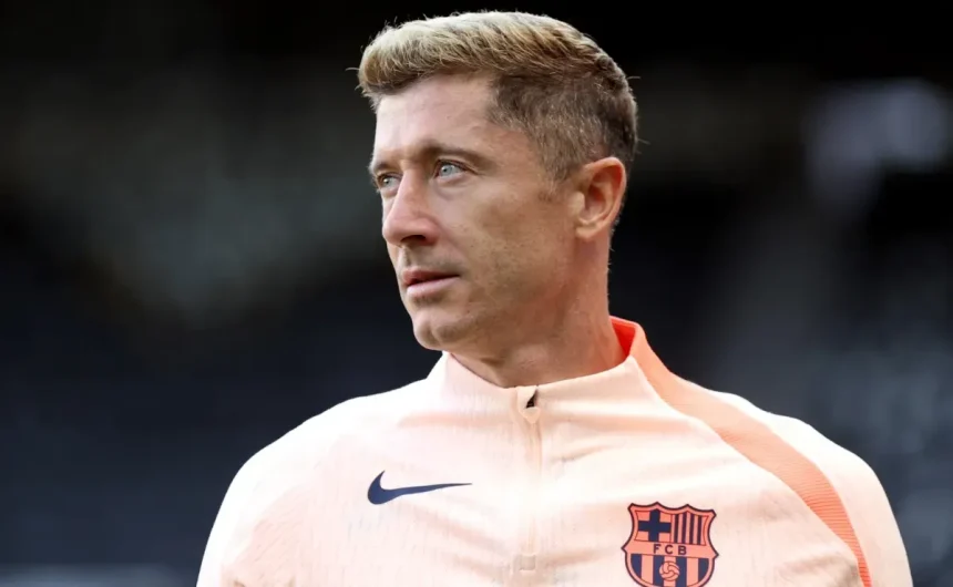 Why isn't Robert Lewandowski playing for Barcelona against Girona in La Liga?