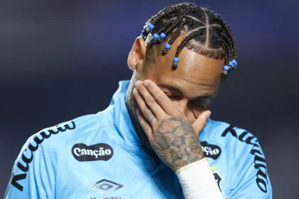 Is this really the way to 2026 World Cup? Neymar tries to spark Santos with flair, but ends up bizarrely failing the flicks that defined him (VIDEO)