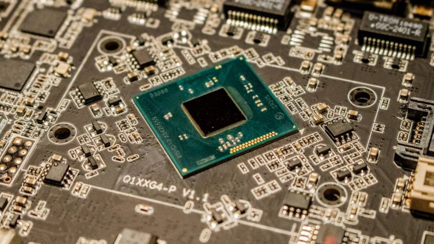 Magician “forgot the password” to his own hand after locking himself out of implanted RFID chip