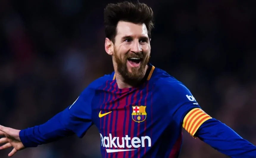 Video: Lionel Messi honored by Barcelona fans at Camp Nou amid rumors of return