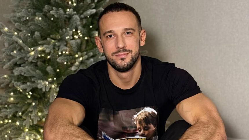 TikToker Kaelin Bradshaw smiling at camera