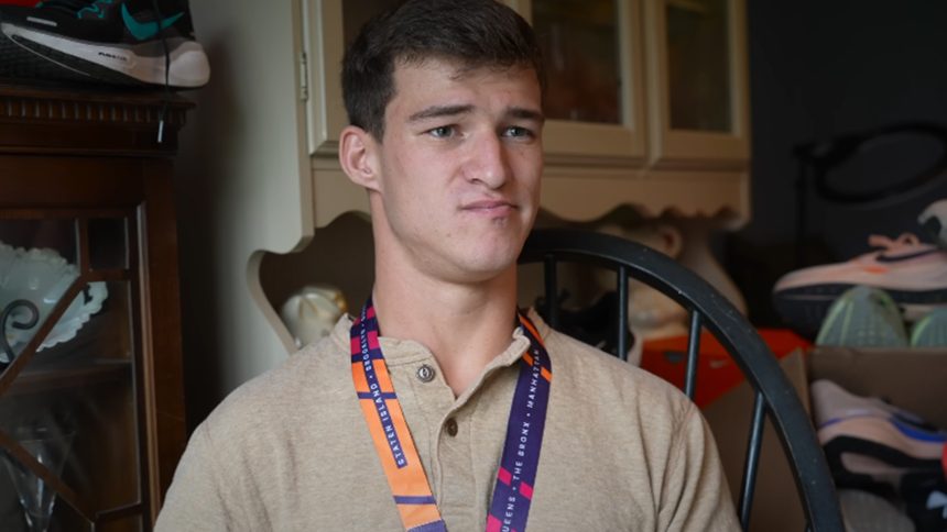 A photo of Logan Knowles.