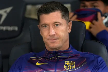 Robert Lewandowski takes a step on his future: The Polish striker’s agent meets with Barcelona to clarify his intentions