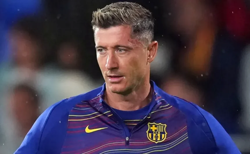 Robert Lewandowski’s future in doubt: Barcelona reportedly chase a striker contract renewal, hinting the Pole’s future