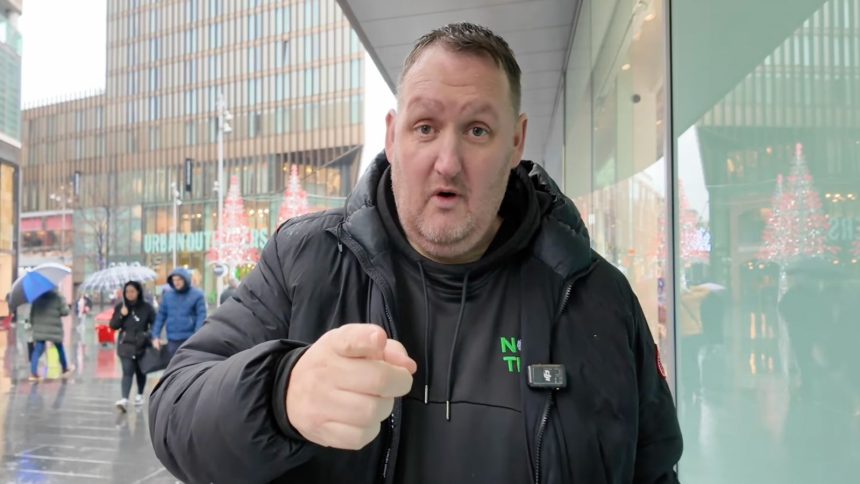 Danny Mallin pointing at camera on youtube