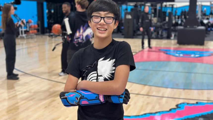 Bloodied Rachel McAdams on Send Help poster.