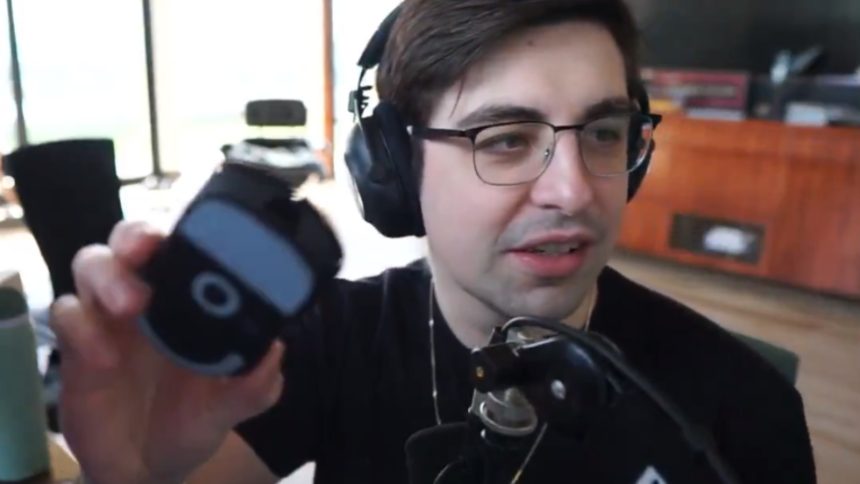 shroud holding gross gaming mouse