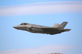 F35 fighter jet flying throuhg the sky