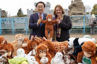 IKEA president and mayor of Ichikawa